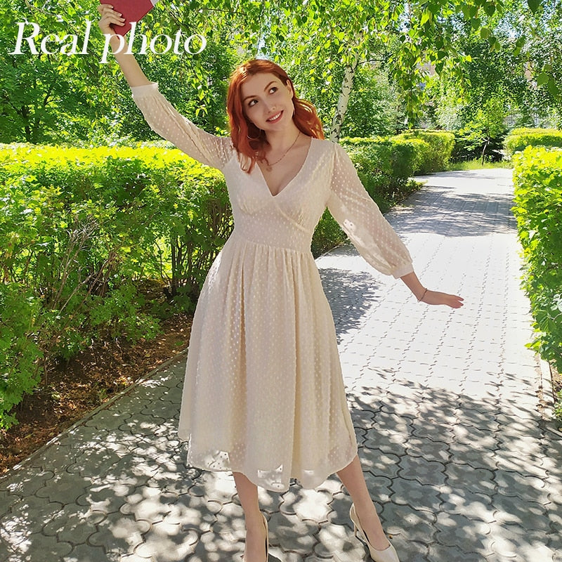 Robe mi-longue d'été à col V