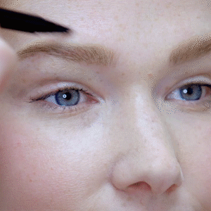 NOUVEAU STYLO A SOURCILS 4 POINTES